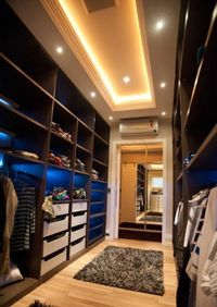 Большая открытая гардеробная комната с комбинированным наполнением Белгород