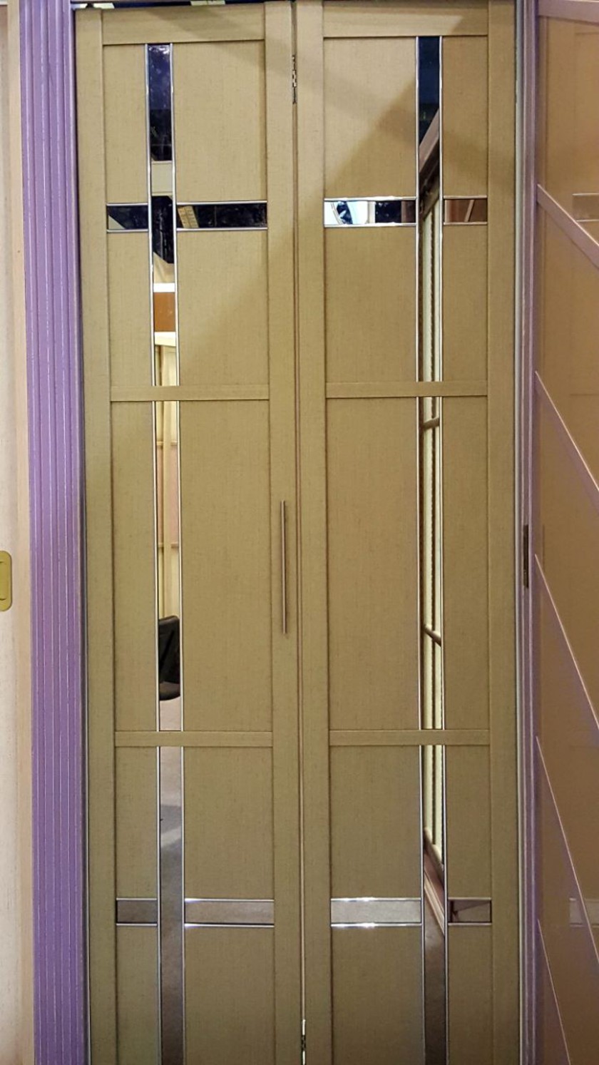 Двери гармошка шпонированные с зеркальным декором Белгород
